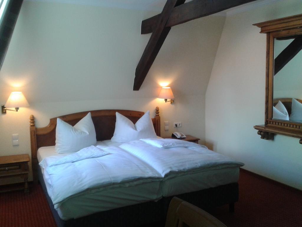 Garni-Hotel Zum Alten Ratskeller ヴェッチャウ エクステリア 写真