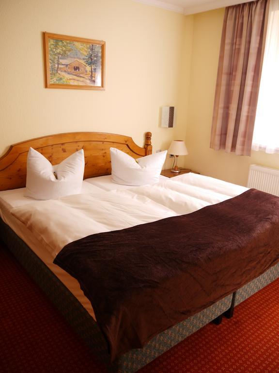 Garni-Hotel Zum Alten Ratskeller ヴェッチャウ エクステリア 写真